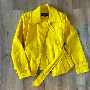 The most adorable yellow jacket with button detail